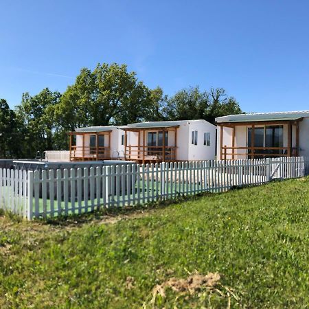 In Country Luxury Lodges Camerino Bagian luar foto