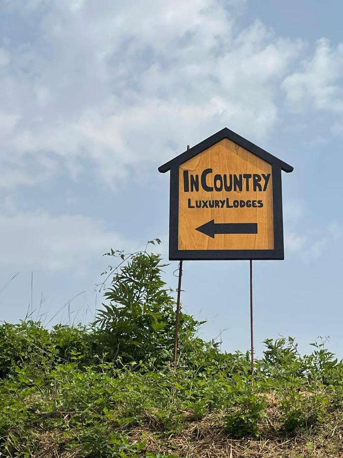 In Country Luxury Lodges Camerino Bagian luar foto